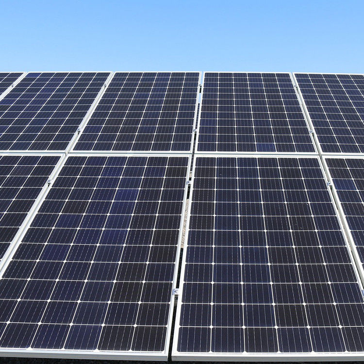 Marché européen Panneaux photovoltaïques entièrement noirs de 425 W avec un rendement de 23 à 24,2%