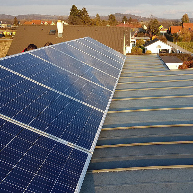 Installation de panneaux solaires IP65 670w étanches à l'eau avec connecteur A et compatible