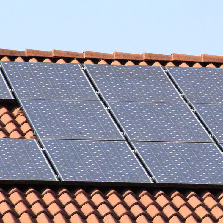Panneau solaire noir complet de 400 watts avec matériau de surface en verre et 12 ans de fabrication